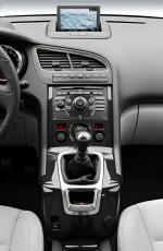 Peugeot 5008 2009 года